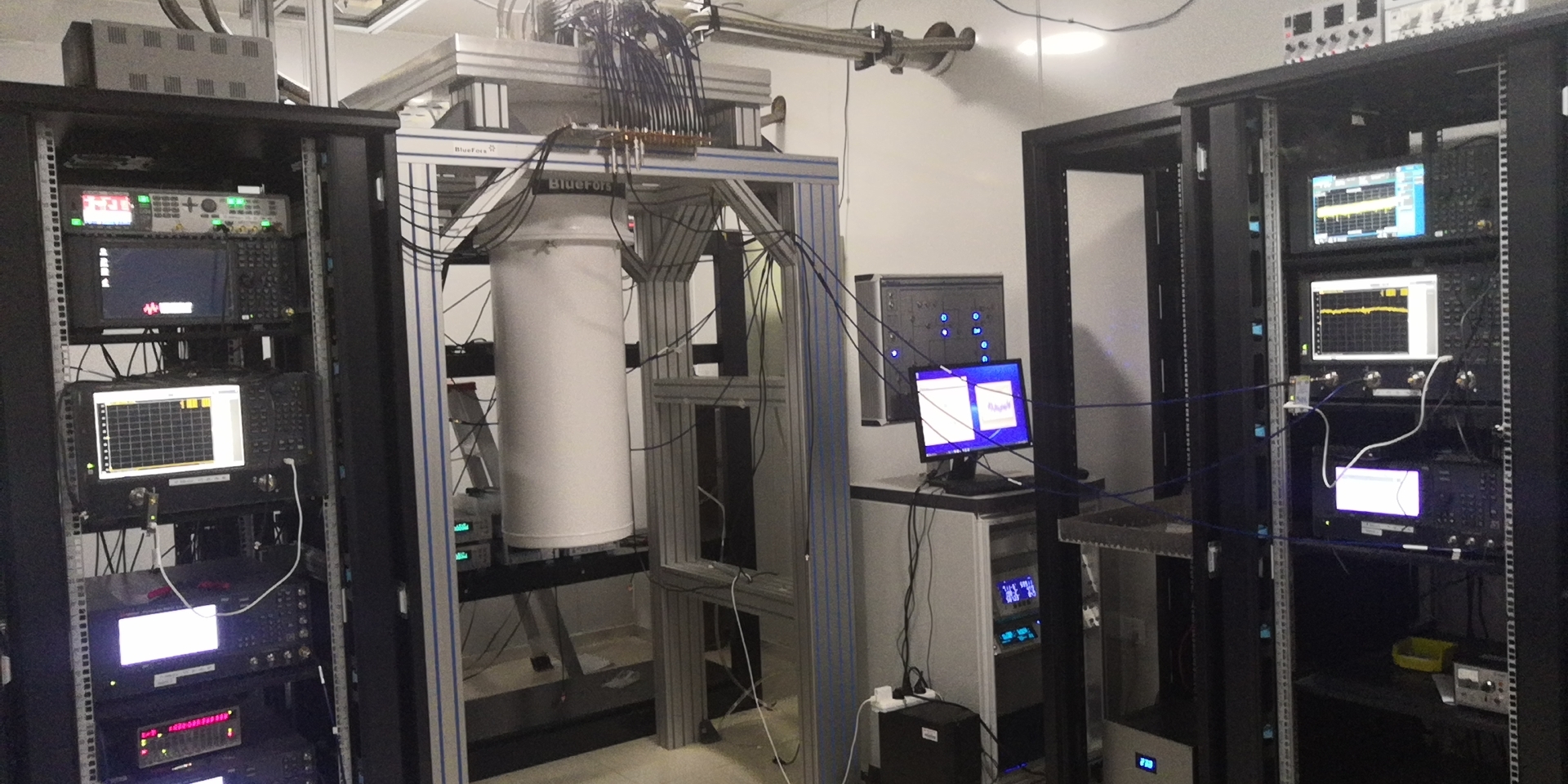 大型仪器 超导量子器件低温综合物性测量系统